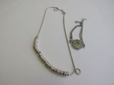 925 silver necklace & 925 silver bracelet. Estimate £20-30.
