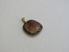 Gemset diamond pendant in yellow metal. Estimate £40-60.