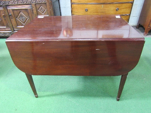 Mahogany Pembroke table with 2 drawers either end, 91cms x 121cms x 69cms (open). Estimate £20-30.