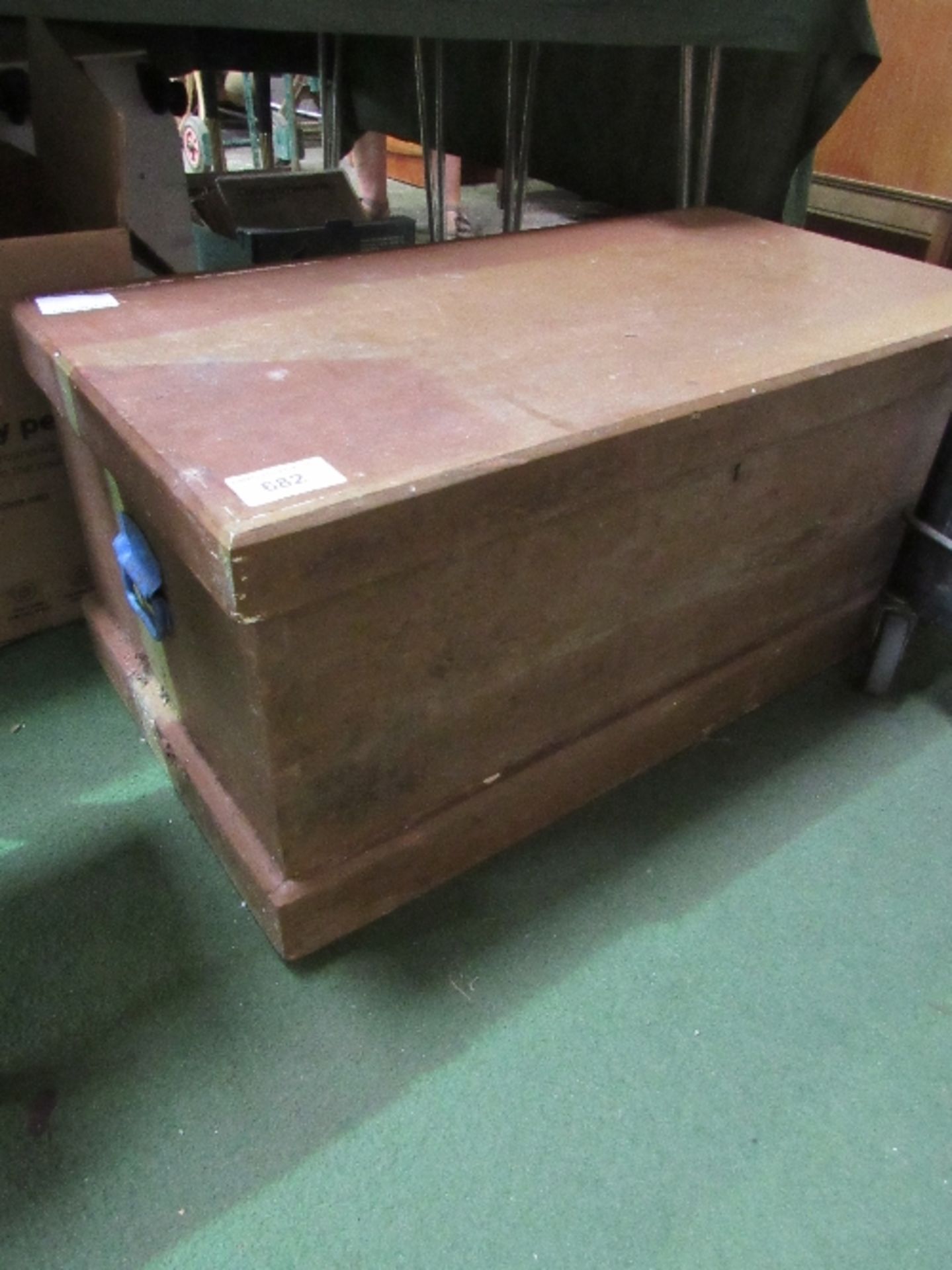 Pine toy chest. Estimate £20-30.