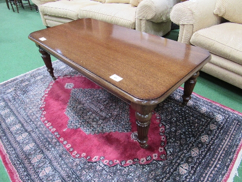 Mahogany coffee table with 3 frieze drawers, reeded legs to castors, 136cms x 68cms x 46cms. - Image 2 of 3