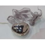 Links of London large silver puffed heart in a box plus Links velvet bag. Estimate £15-20.