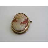 Large 9ct gold cameo brooch. Estimate £100-150.
