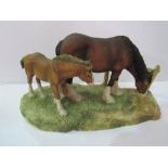 Border Fine Arts mare & foal by Ayres. Estimate £20-30.