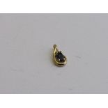 9ct gold & sapphire pendant. Estimate £20-30.