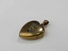 9ct gold heart-shaped locket together with a yellow metal cameo brooch. Estimate £30-40.