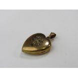 9ct gold heart-shaped locket together with a yellow metal cameo brooch. Estimate £30-40.