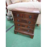 Mahogany small chest of 2 over 3 drawers. Estimate £20-30.