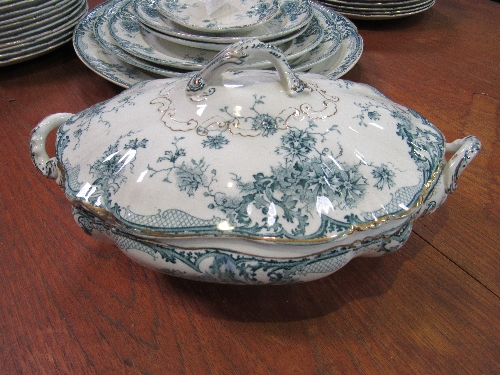 Qty of green, white & gold Staffordshire dinner ware. Estimate £30-40. - Image 2 of 4