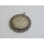 Silver Jubilee 1977 Queen Elizabeth II crown in silver filigree frame pendant. Estimate £20-30.