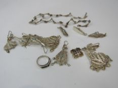 Qty of silver filigree jewellery & an opal brooch. Estimate £30-40.
