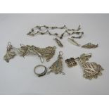 Qty of silver filigree jewellery & an opal brooch. Estimate £30-40.