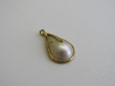 15ct gold & large pearl & diamond clip-on pendant. Estimate £200-250.