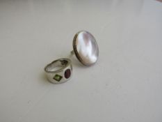 Silver & red stone ring & a silver fashion ring. Estimate £10-20.