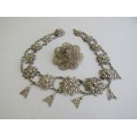Thai silver filigree necklace & brooch. Estimate £30-40.