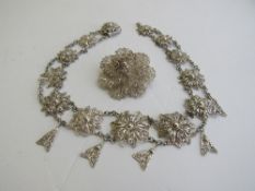 Thai silver filigree necklace & brooch. Estimate £30-40.