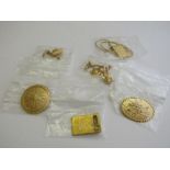 6 items of gold coloured jewellery. Estimate £60-70.