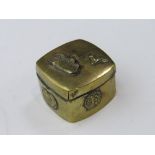 Small oriental brass decorated snuff box. Estimate £20-30.