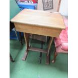 Vintage single school desk with lifting lid. Estimate £20-40.