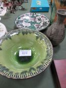 Art Pottery bowl & vase & a pottery dish by Dominigo Punter. Estimate £20-30.