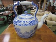 Large Spode Italian pattern blue & white kettle. Estimate £50-80.