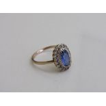 9ct white & blue sapphire vintage ring, size P, weight 2.8gms. Estimate £200-250.