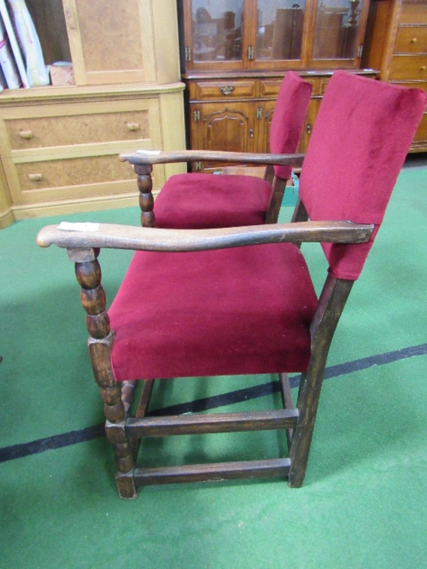 4+2 oak framed red upholstered chairs with bobbin turned stretcher to fronts. Estimate £40-60 - Image 4 of 4