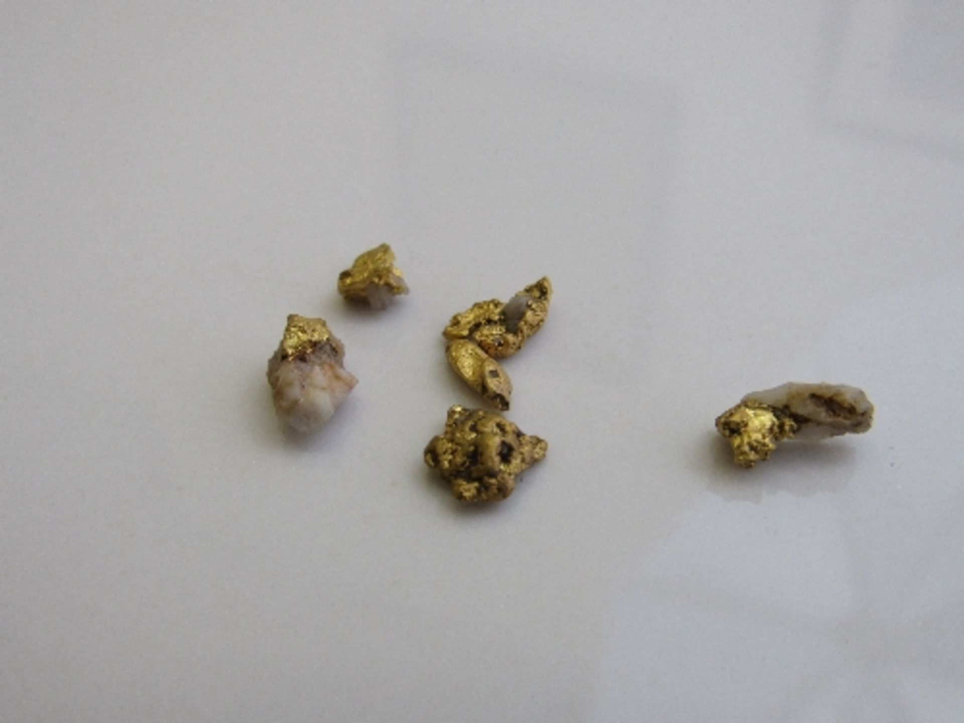 6 small nuggets of gold, total weight 3.2gms. Estimate £10-20