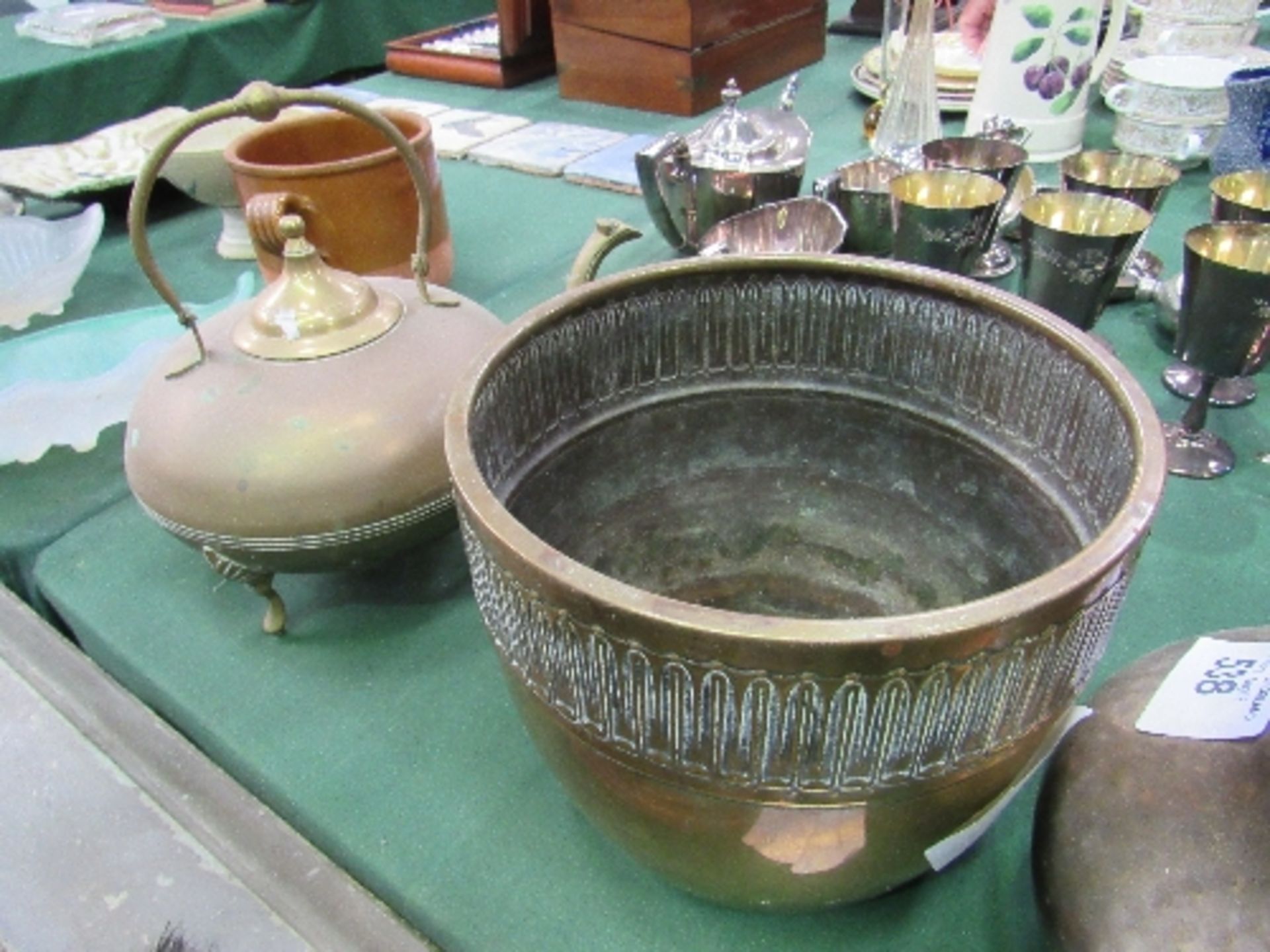 Brass vase, brass bowl & brass kettle. Estimate £10-20 - Image 2 of 3