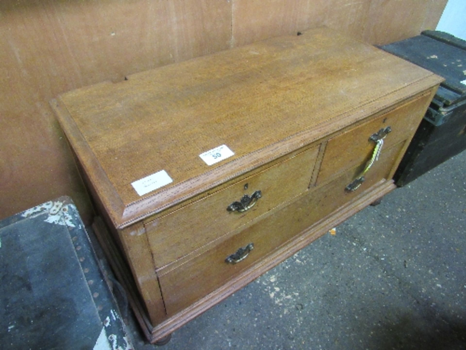 Oak low chest of 2 over 1 drawer. Estimate £20-30 - Image 2 of 3