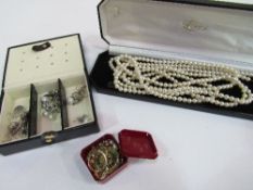 Box of various costume jewellery. Estimate £20-40