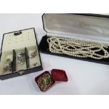 Box of various costume jewellery. Estimate £20-40