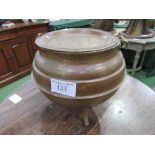 Brass cauldron & brass platter. Estimate £10-20
