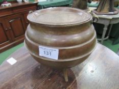 Brass cauldron & brass platter. Estimate £10-20