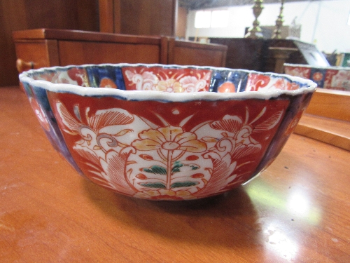 Imari bowl, diameter 21.5cms. Estimate £10-20 - Image 2 of 3