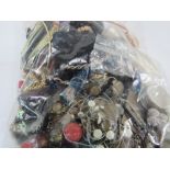 Bag of costume jewellery. Estimate £15-25