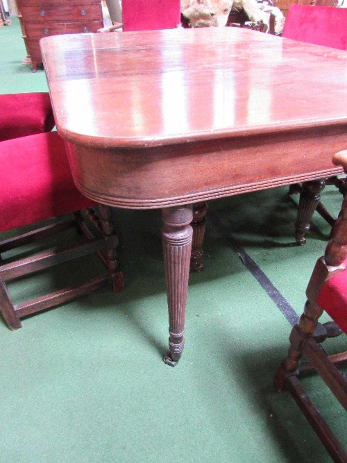 Edwardian extendable mahogany dining table on tapered fluted legs to brass casters, 180cms ( - Image 3 of 5