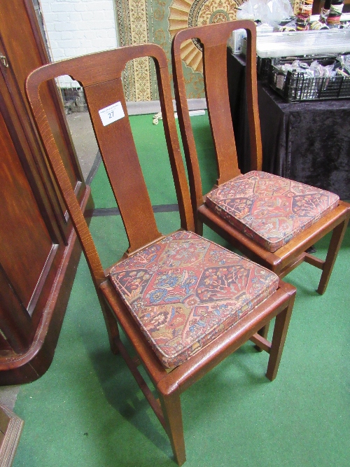 Set of 6 oak dining chairs. Estimate £20-30