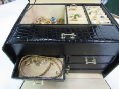 Black faux crocodile skin jewellery box & contents. Estimate £20-40