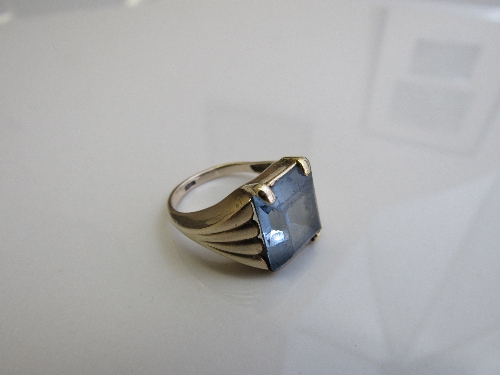 18ct gold ring set with a large aquamarine stone, size of stone 1.3mm x 1.2mm (missing 1 claw), size