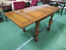 1930's oak draw-leaf table, 136cms (extended) x 76cms x 75cms. Estimate £20-40