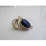 9ct gold wire & large flecked blue stone dress ring, size O, weight 6.5gms, size of stone 1.6mm x