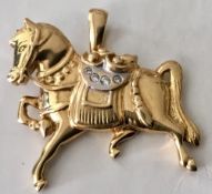 18ct gold horse pendant set with diamond & an articulated bail, 7gms. Estimate £250-300