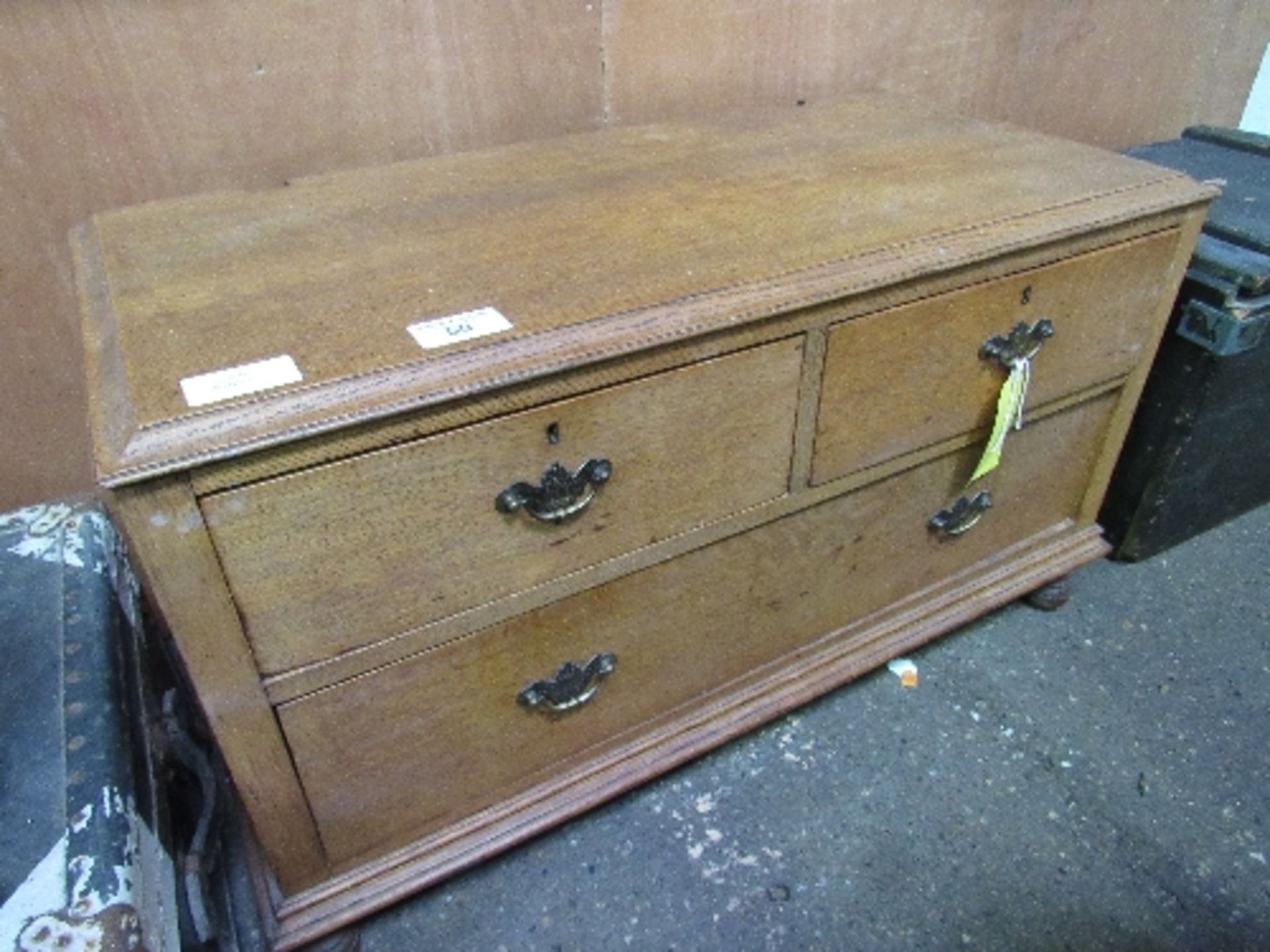 Oak low chest of 2 over 1 drawer. Estimate £20-30