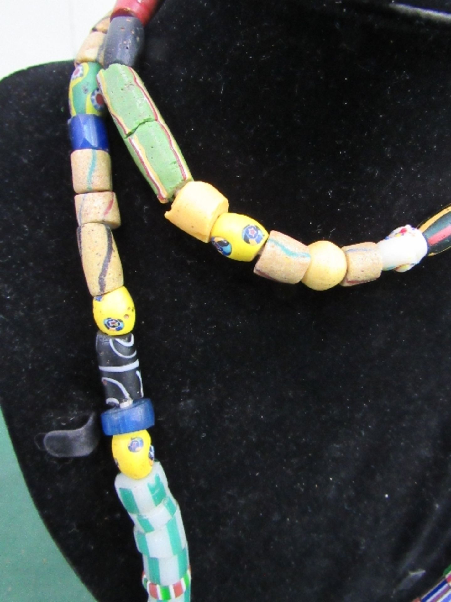 African trade bead necklace. Estimate £35-55 - Image 3 of 4