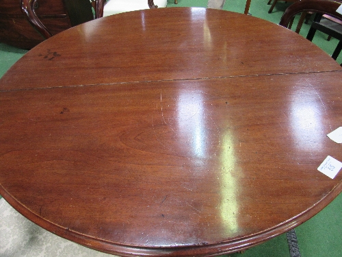 Victorian mahogany circular tilt-top table on heavy turned column to 3 shaped feet to casters, - Image 4 of 7