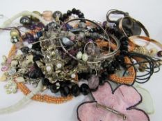 Large bag of costume jewellery. Estimate £20-30