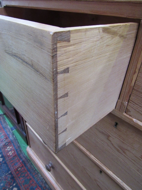 Pine chest of 2 over 3 drawers, 122cms x 50cms x 107cms - Image 3 of 5