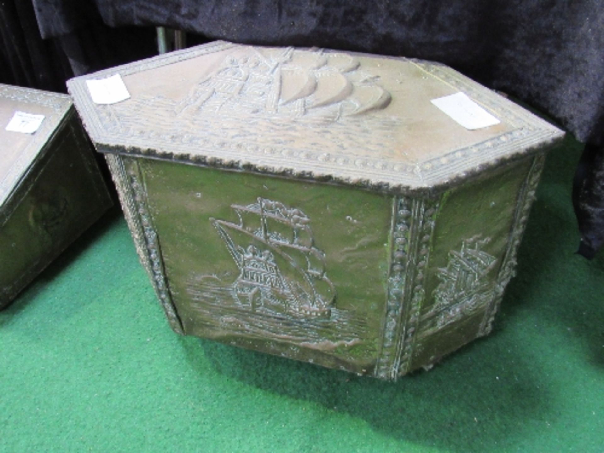 Brass coal box & a brass kindling box. Estimate £20-30 - Image 2 of 4