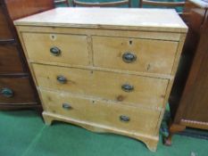 Oak & pine chest of 2 over 2 drawers. Estimate £20-40